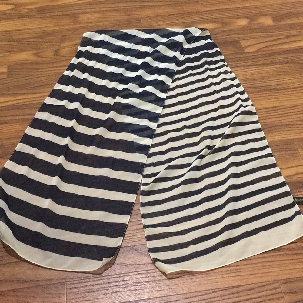 Striped Scarf - Picture 2 of 4